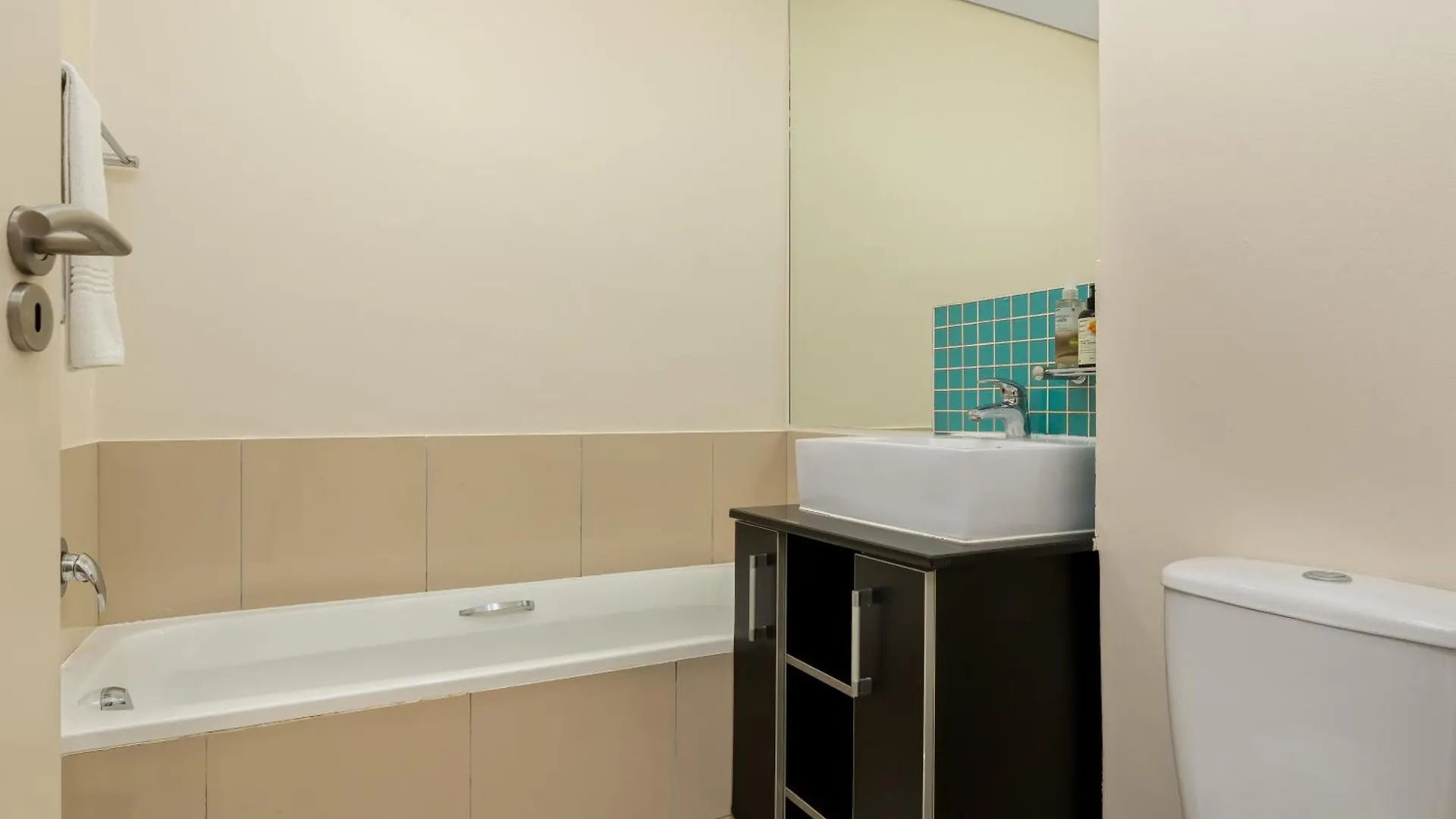 Lush Designer Apartment In Cbd - Mountain Views Cape Town